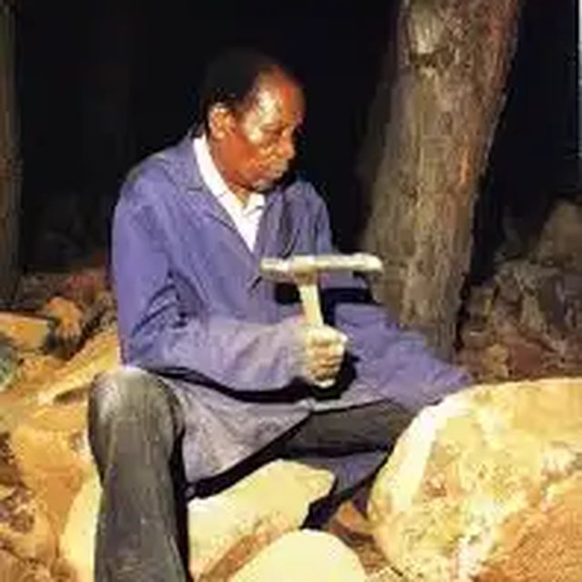 Portrait of Henry Munyaradzi, sculptor