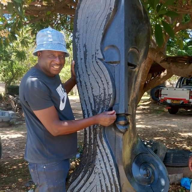 Portrait of Shephard Madzikatire, sculptor